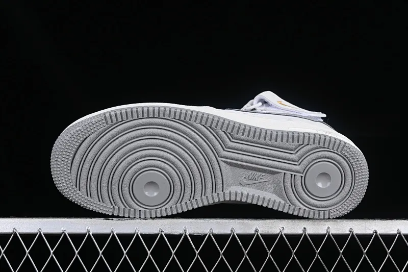 All categories Nk Air Force 1 Air Force series Nk Air Force 1 Mid Air Force mid-top Nk Air Force 1'07 Mid small hook gray suede Air Force One mid-top casual sneakers KG3031-012